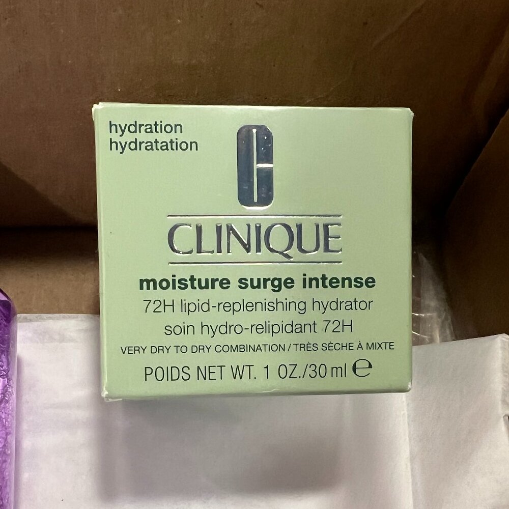 Clinque Moisture surge. unopened